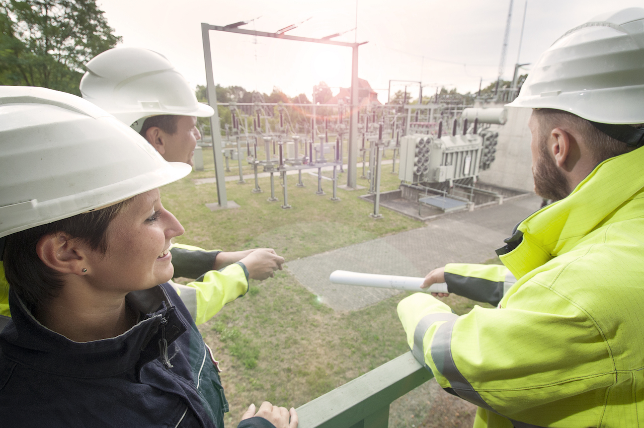 Trainee bei E.DIS Netz GmbH traineegefluester.de